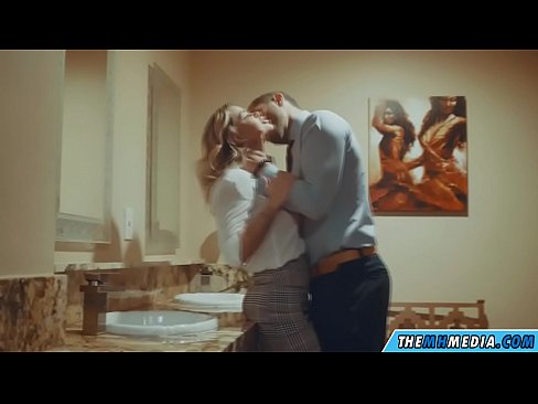 ❤️ کله چې یو ښکلی سپین رنګ تاسو په عامه تشناب کې جذبوي ️❌  په ps.drpornofilme.ru